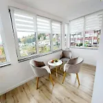 Karkonosze - Klimatyzowany Charlotte Na Deptaku Z Parkingiem W Cenie Apartamento Karpacz