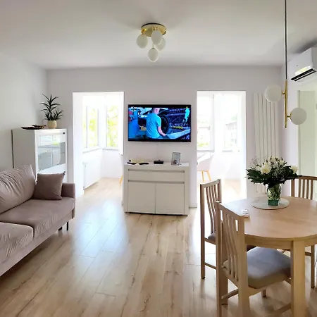 Karkonosze - Klimatyzowany Charlotte Na Deptaku Z Parkingiem W Cenie Apartman Karpacz