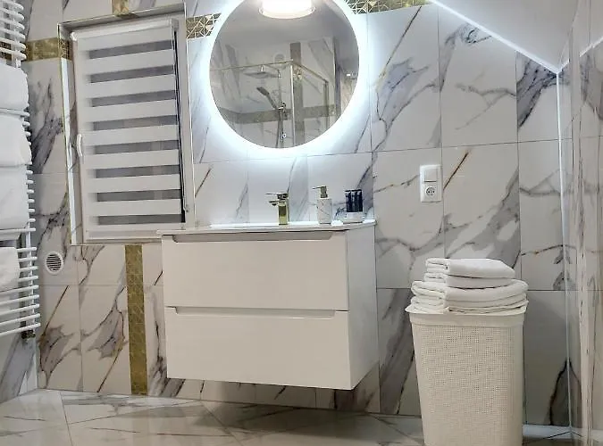 Апартаменты Karkonosze - Klimatyzowany Charlotte Na Deptaku Z Parkingiem W Cenie Карпач